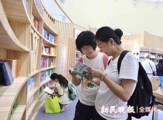 书展|一年一度,爱书人又聚到了这里:参加上海书展是无法割舍的情结